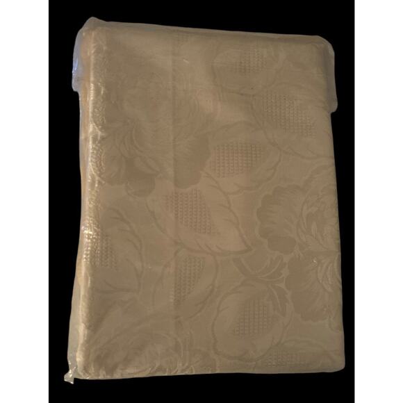 Chapel Gate 60 X 90 Inch Ivory Unstainable Tablecloth Permanent Press Square - Picture 8 of 8